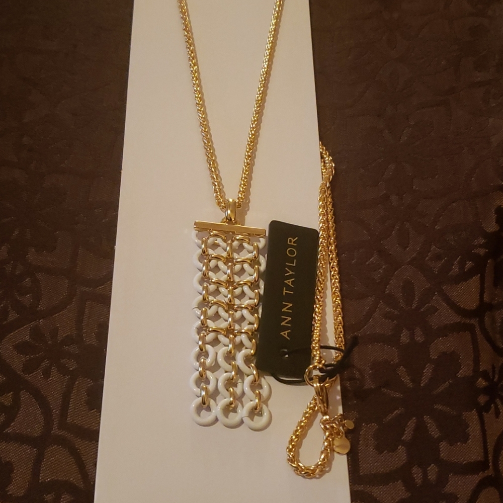 NWT Ann Taylor Linked Metal Pendant